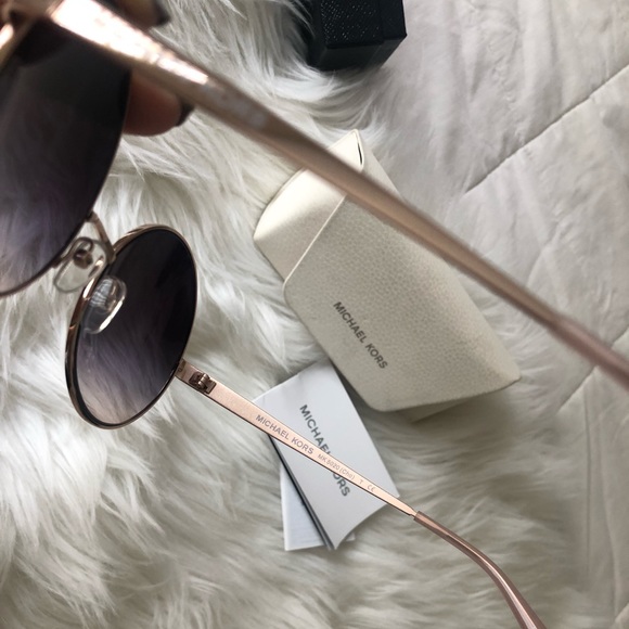 Michael Kors Sunglass - Picture 3 of 4